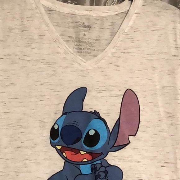 🌸3/ $15 Disney’s stitch T-shirt - Picture 3 of 3